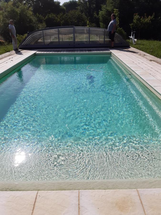 Chambre familiale avec piscine chauffée et jacuzzi Bernadets-Debat Esterno foto