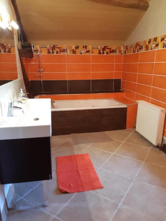Chambre familiale avec piscine chauffée et jacuzzi Bernadets-Debat Esterno foto