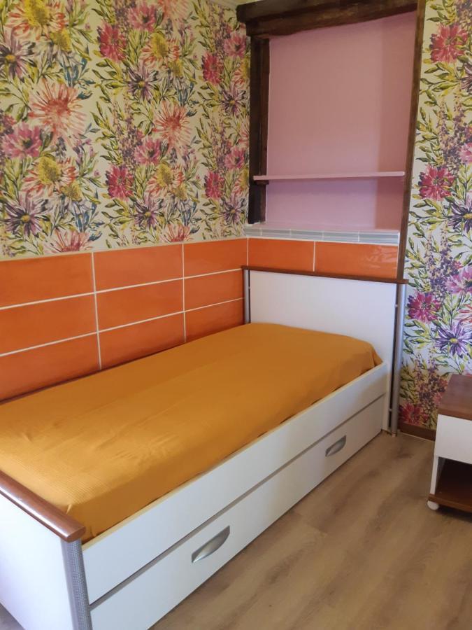 Chambre familiale avec piscine chauffée et jacuzzi Bernadets-Debat Esterno foto
