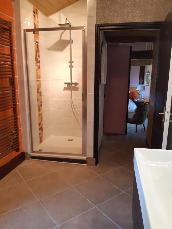 Chambre familiale avec piscine chauffée et jacuzzi Bernadets-Debat Esterno foto