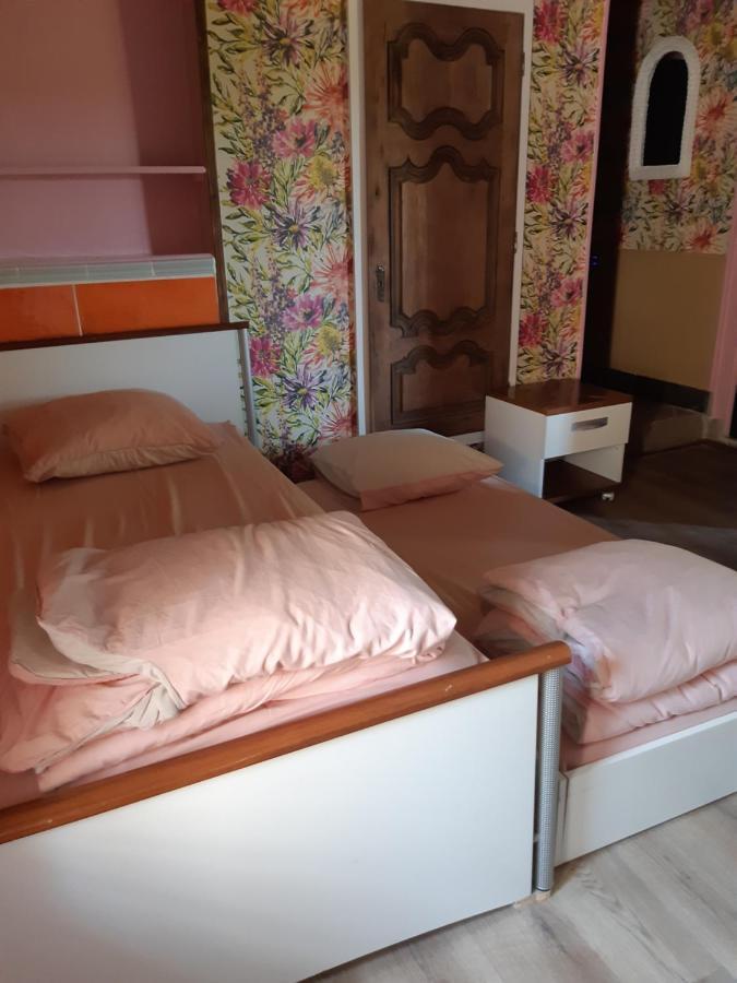 Chambre familiale avec piscine chauffée et jacuzzi Bernadets-Debat Esterno foto